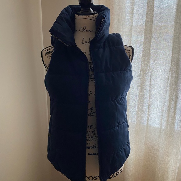 Old Navy Women’s Puffer Vest - Picture 1 of 3